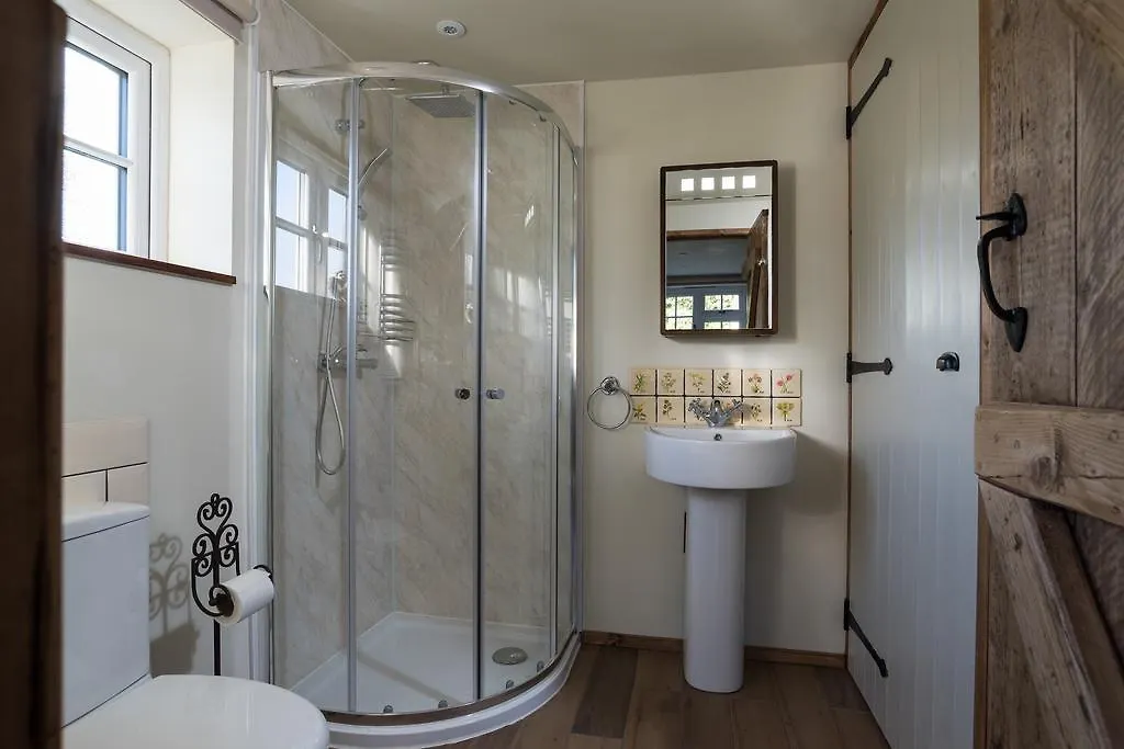 The Snug Villa Bath 0*,